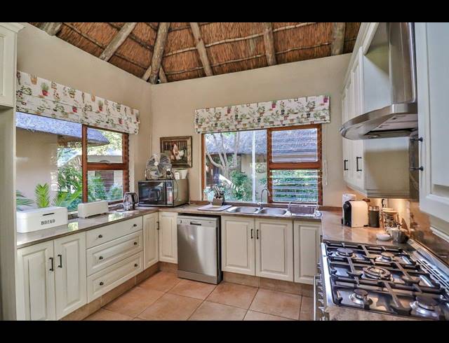 4 BEDROOM HOUSE FOR SALE IN LAKELAND ESTATE